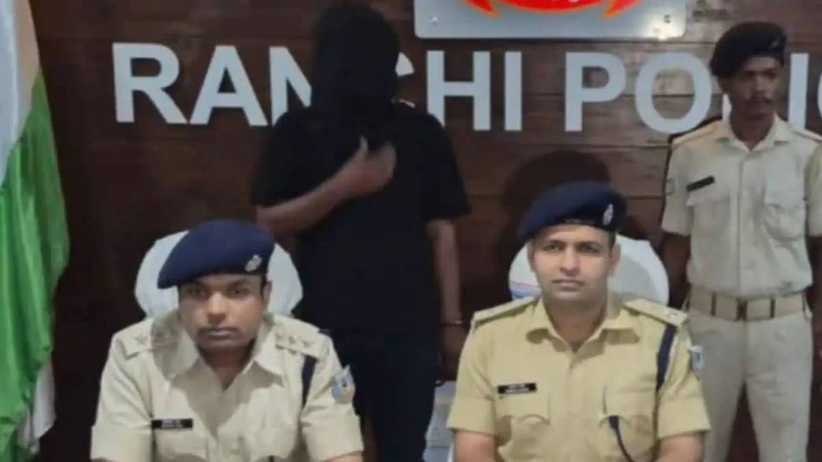 Police SIT Raid Muzaffarpur sameer khan arrested Police SIT Raid Muzaffarpur sameer khan arrested