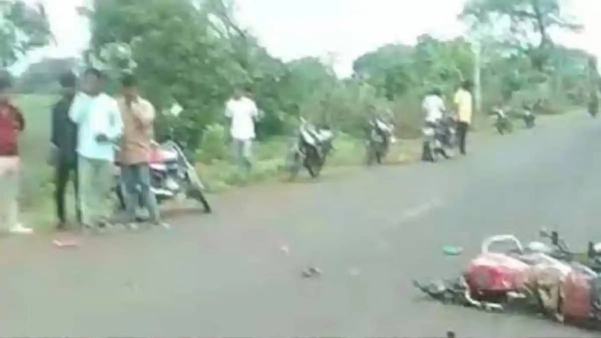 Bihar Road Accident: अगरबत्ती लदी पिकअप बनी काल, बाइक सवार क Bihar Road Accident: अगरबत्ती लदी पिकअप बनी काल, बाइक सवार क
