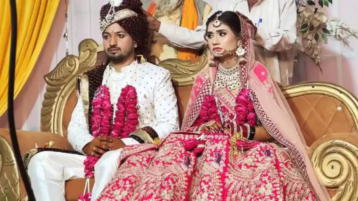 चलती ट्रेन से गिरी नवविवाहिता, पति चेन पुलिंग कर उतरा, गोद म चलती ट्रेन से गिरी नवविवाहिता, पति चेन पुलिंग कर उतरा, गोद म