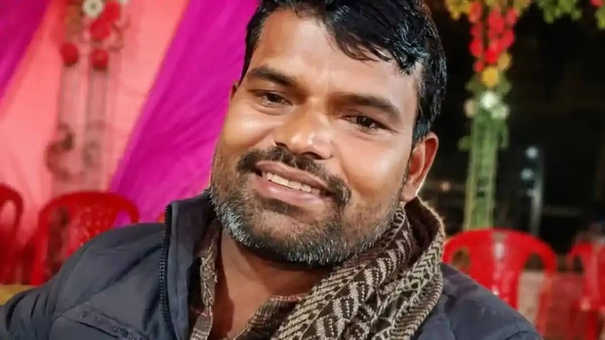 खेत जोतकर घर लौटने के दौरान नहर में पलटा ट्रैक्टर, नीचे दबने खेत जोतकर घर लौटने के दौरान नहर में पलटा ट्रैक्टर, नीचे दबने