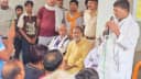 मढ़ौरा में ताप्ती गंगा एक्सप्रेस के ठहराव की मांग को लेकर धरना-प्रदर्शन, पूर्व मंत्री व विधायक जितेंद्र कुमार राय ने दिया समर्थन मढ़ौरा में ताप्ती गंगा एक्सप्रेस के ठहराव की मांग को लेकर धरना-प्रदर्शन, पूर्व मंत्री व विधायक जितेंद्र कुमार राय ने दिया समर्थन