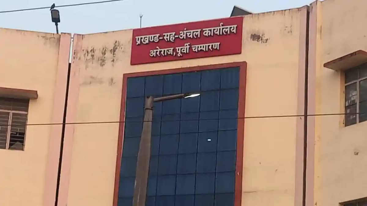 Bihar News : मोतिहारी में बीईओ कार्यालय में सीसीटीवी कैमरा क Bihar News : मोतिहारी में बीईओ कार्यालय में सीसीटीवी कैमरा क