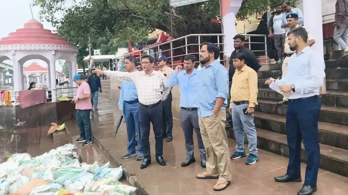 छठ महापर्व को लेकर पटना नगर आयुक्त ने किया घाटों का निरीक्षण छठ महापर्व को लेकर पटना नगर आयुक्त ने किया घाटों का निरीक्षण