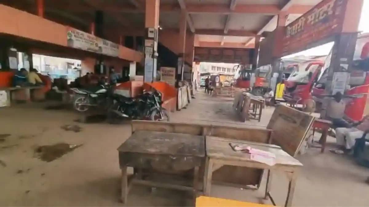 लाखों का टैक्स देने के बावजूद बदहाल सरदार पटेल बस पड़ाव, मूल लाखों का टैक्स देने के बावजूद बदहाल सरदार पटेल बस पड़ाव, मूल