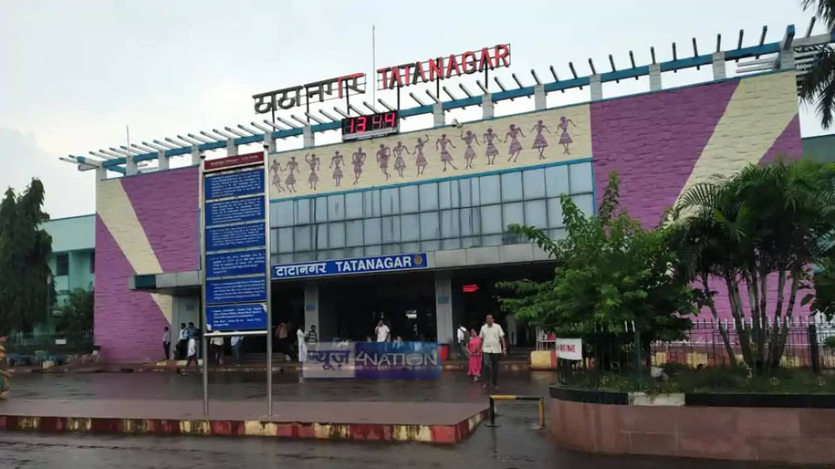 Jharkhand News : टाटानगर स्टेशन को मिला ईट राइट स्टेशन का सर Jharkhand News : टाटानगर स्टेशन को मिला ईट राइट स्टेशन का सर