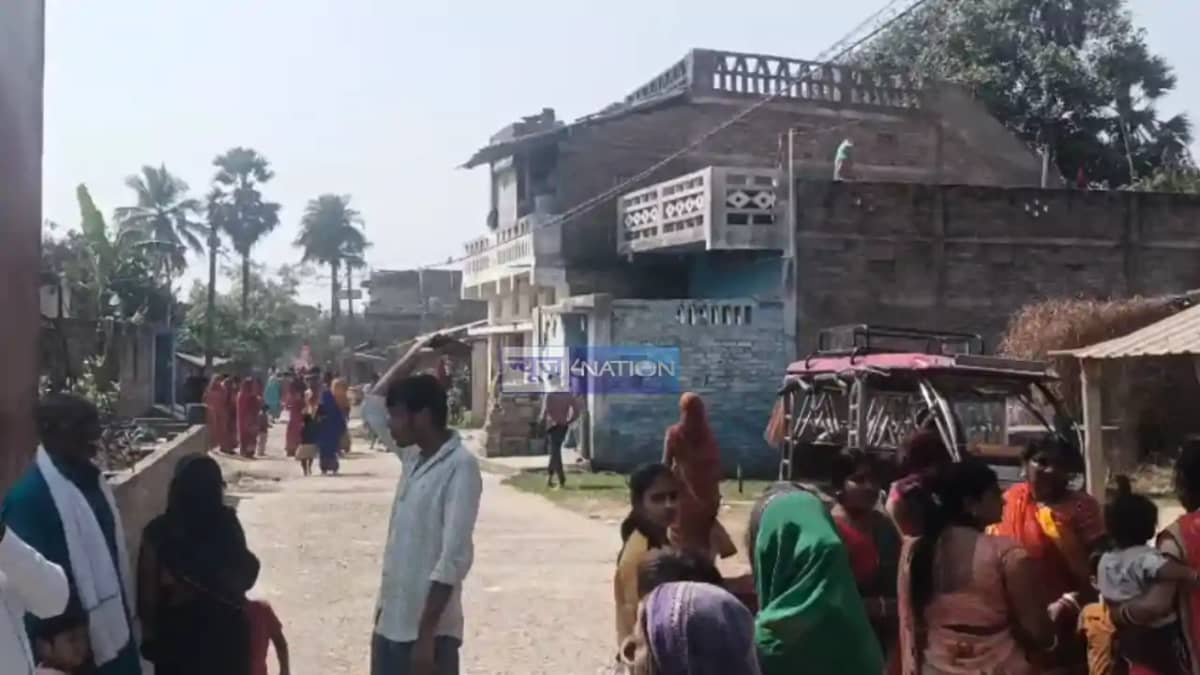 Bihar News : बिहार में दबंग पड़ोसी ने दरवाजे पर बना दी दिवार, Bihar News : बिहार में दबंग पड़ोसी ने दरवाजे पर बना दी दिवार,