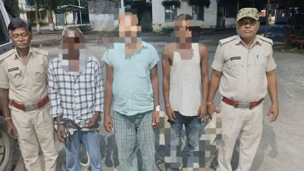 चौकीदार पर हमला करने वाले 3 उपद्रवी गिरफ्तार, अन्य आरोपियों चौकीदार पर हमला करने वाले 3 उपद्रवी गिरफ्तार, अन्य आरोपियों