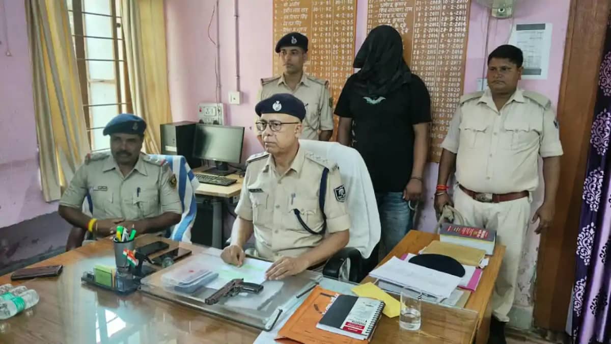 Bihar News : भोजपुर में कोईलवर में ट्रक चालक से लूटपाट करने Bihar News : भोजपुर में कोईलवर में ट्रक चालक से लूटपाट करने