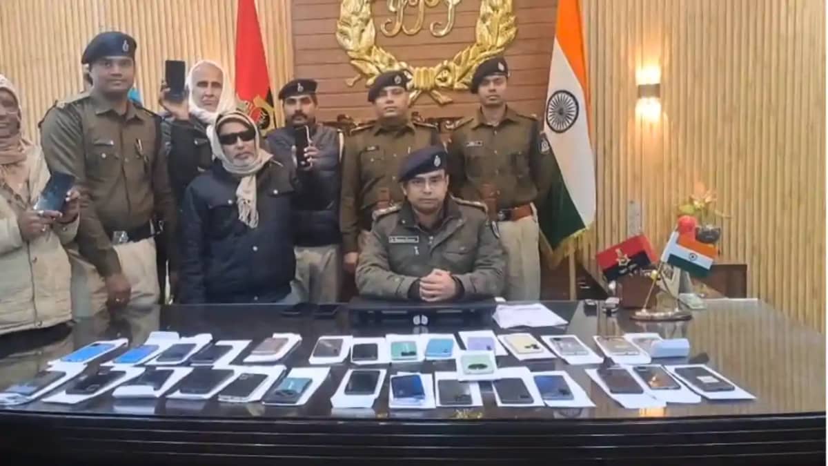Bihar News : ऑपरेशन मुस्कान के तहत बेतिया पुलिस ने लौटाया 52 Bihar News : ऑपरेशन मुस्कान के तहत बेतिया पुलिस ने लौटाया 52