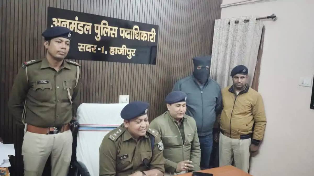 सड़क पर 'तालिबानी' इंसाफ: एक्सीडेंट के बाद युवक को चाकू से ग सड़क पर 'तालिबानी' इंसाफ: एक्सीडेंट के बाद युवक को चाकू से ग