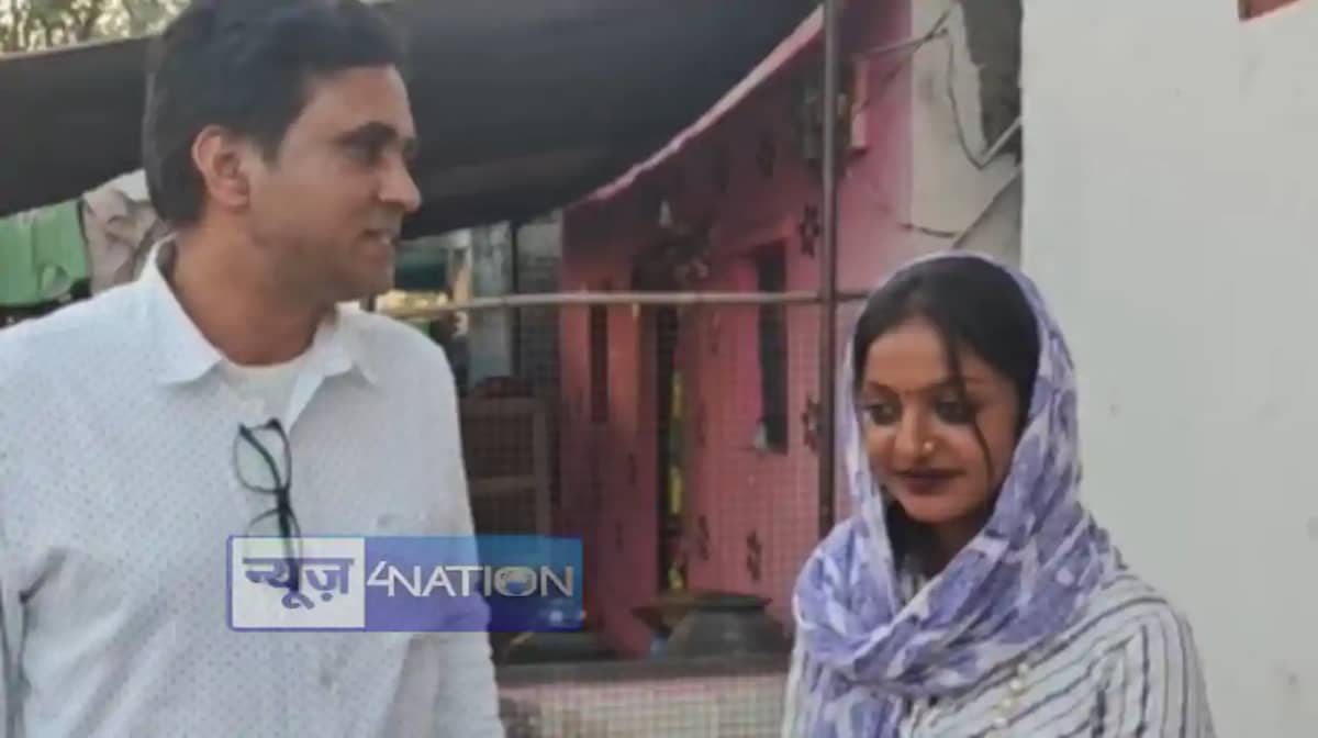 Mahakumbh Viral Girl Monalisa: महाकुंभ वायरल गर्ल मोनालिसा Mahakumbh Viral Girl Monalisa: महाकुंभ वायरल गर्ल मोनालिसा