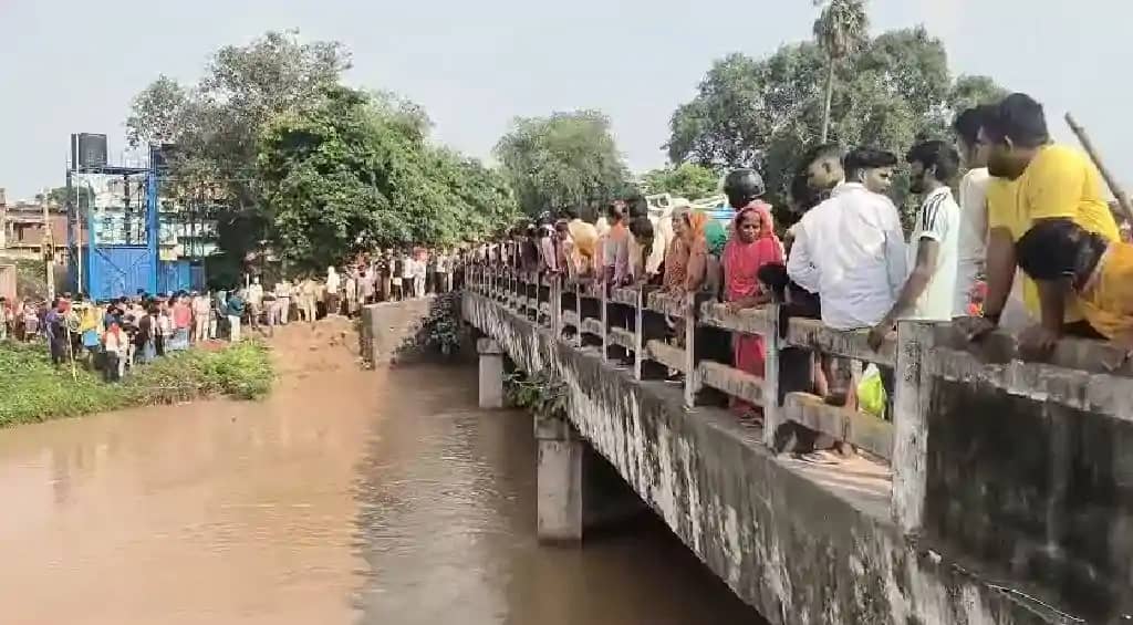 Bihar Crime - नहर में मिला दो युवतियों का शव, मौत को लेकर एस Bihar Crime - नहर में मिला दो युवतियों का शव, मौत को लेकर एस