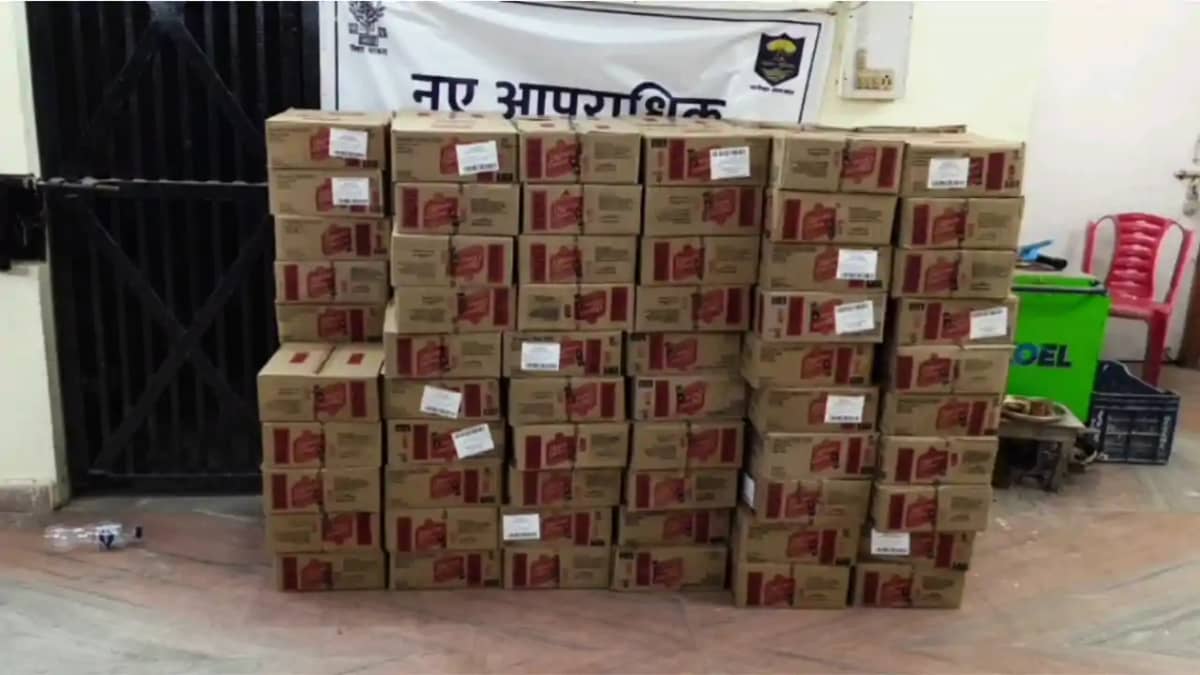 Bihar News : शराब तस्करों का अनोखा कारनामा देखकर हैरान रह गय Bihar News : शराब तस्करों का अनोखा कारनामा देखकर हैरान रह गय