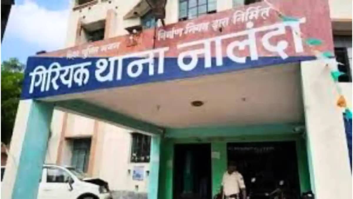 Bihar News : नालंदा में युवती ने लगाई फांसी, ग्रामीणों ने प् Bihar News : नालंदा में युवती ने लगाई फांसी, ग्रामीणों ने प्