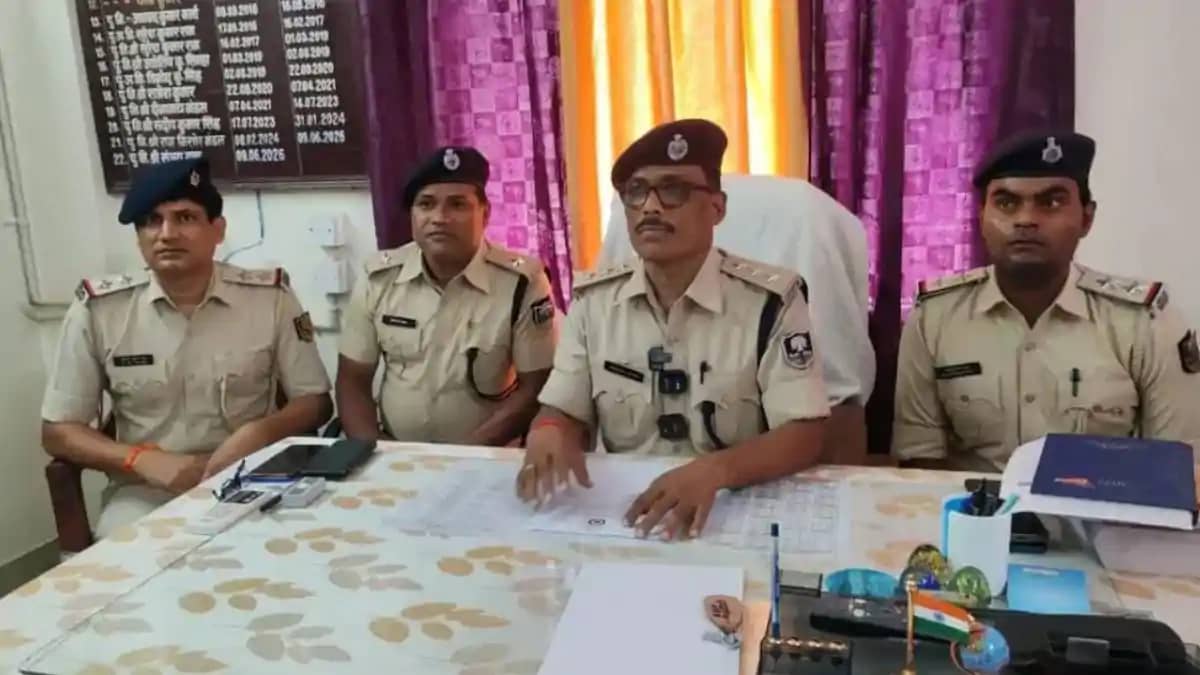 नशीले पदार्थों के अवैध कारोबार के खिलाफ पुलिस की बड़ी कार्रव नशीले पदार्थों के अवैध कारोबार के खिलाफ पुलिस की बड़ी कार्रव