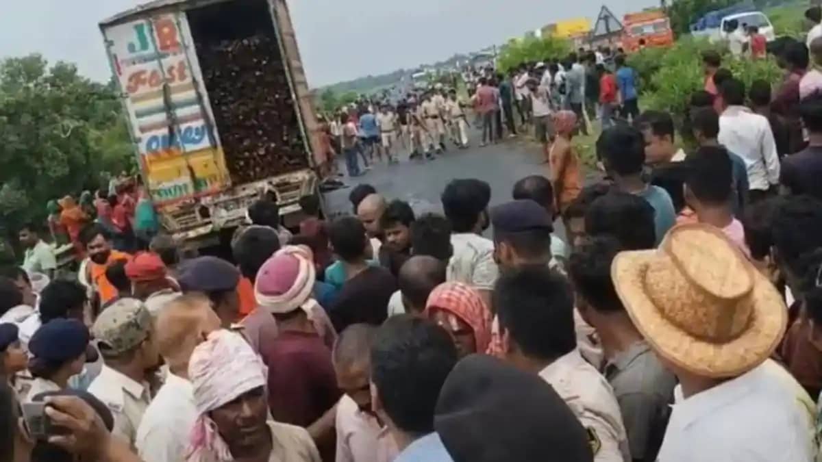 सड़क हादसे में बुजुर्ग की मौत के बाद NH-27 पर भारी हंगामा, ओ सड़क हादसे में बुजुर्ग की मौत के बाद NH-27 पर भारी हंगामा, ओ