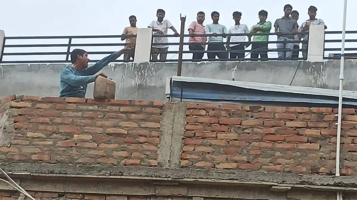 Bihar News : मोतिहारी में अतिक्रमण हटाने के दौरान डॉक्टर ने Bihar News : मोतिहारी में अतिक्रमण हटाने के दौरान डॉक्टर ने