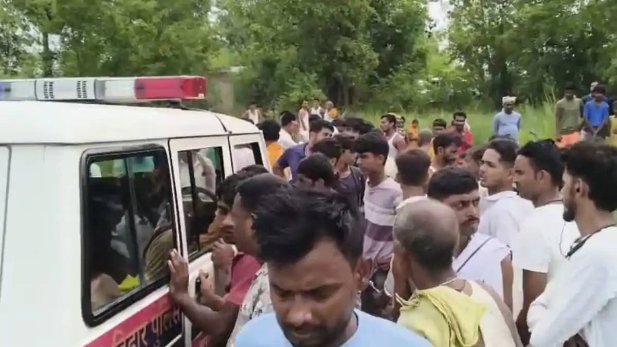 Two Killed in Bhojpur Trailer Crash Mob Attacks Police Two Killed in Bhojpur Trailer Crash Mob Attacks Police