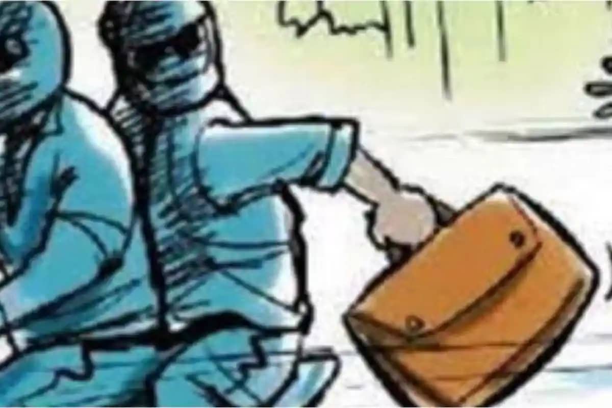 Bihar News: सिवान में दिनदहाड़े 4 लाख की लूट, हथियार के दम प Bihar News: सिवान में दिनदहाड़े 4 लाख की लूट, हथियार के दम प
