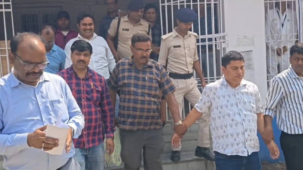 Bhagalpur Vigilance tightens its grip SDM steno caught accep Bhagalpur Vigilance tightens its grip SDM steno caught accep