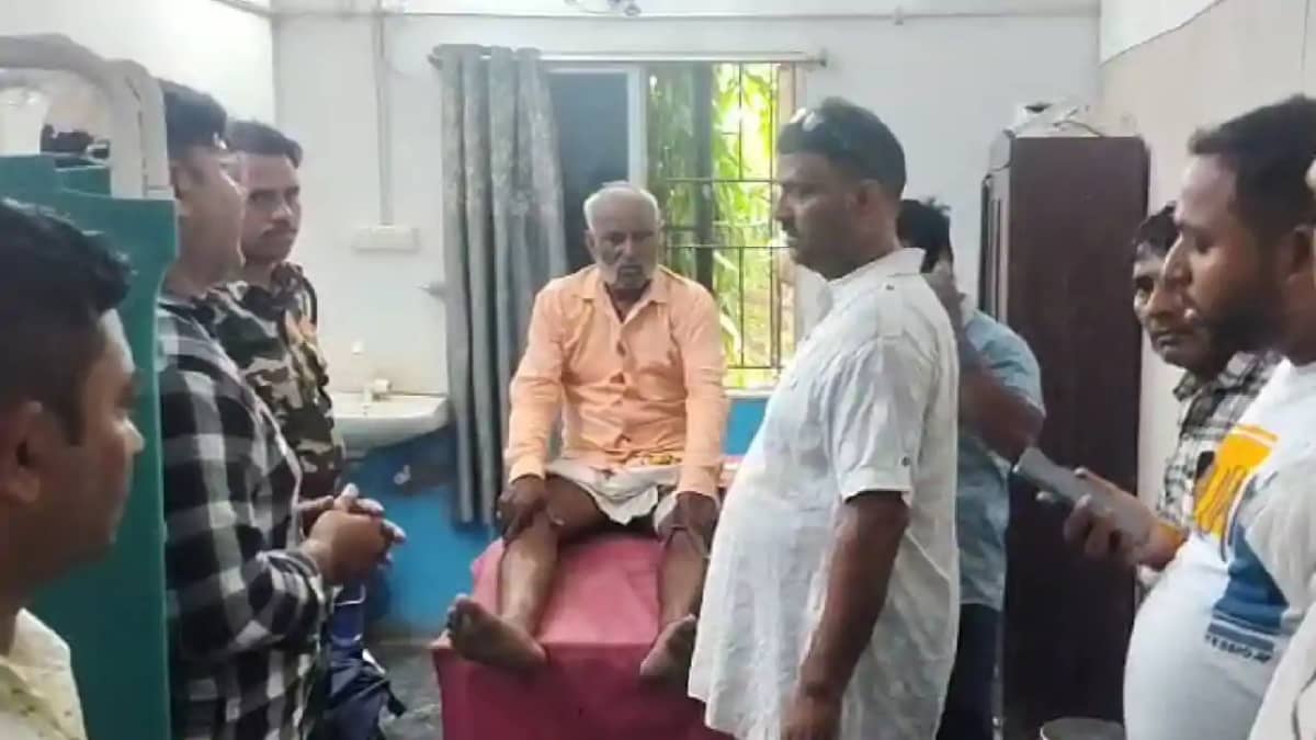 Bihar News - अपनी ही बंदूक से चली गोली से घायल हुआ पूर्व वि Bihar News - अपनी ही बंदूक से चली गोली से घायल हुआ पूर्व वि