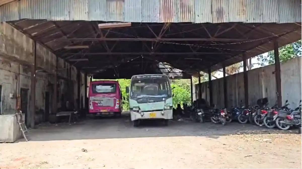 Bihar News : औरंगाबाद का सरकारी बस स्टैंड बना ‘नरक’, गंदगी क Bihar News : औरंगाबाद का सरकारी बस स्टैंड बना ‘नरक’, गंदगी क
