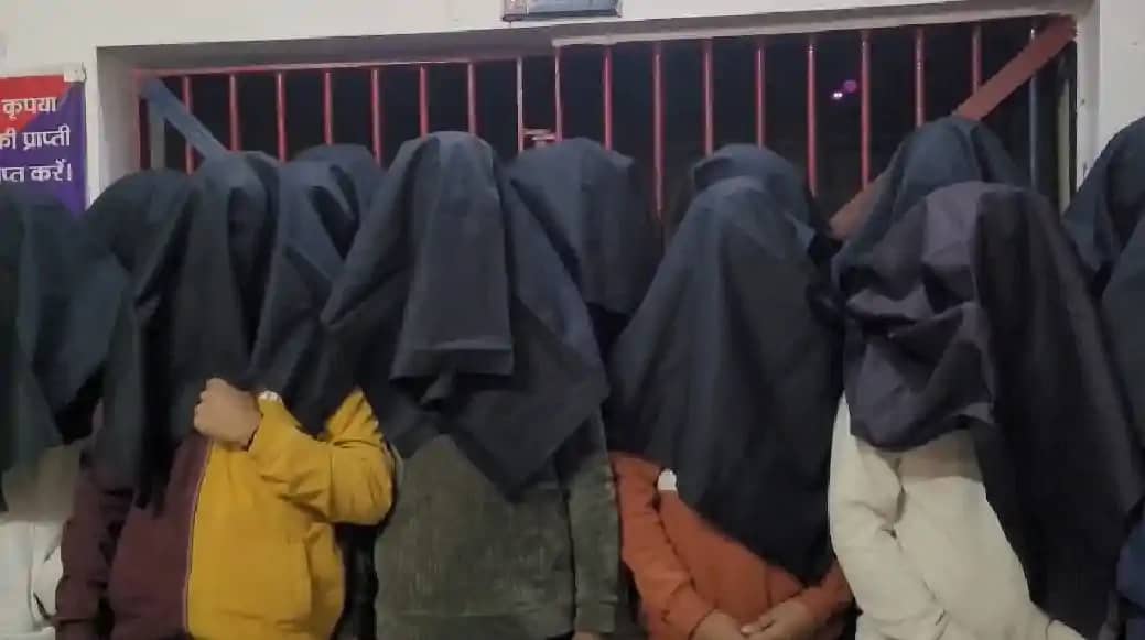 इंटर-स्टेट साइबर फ्रॉड का सबसे बड़ा खुलासा—18 अपराधी गिरफ्ता इंटर-स्टेट साइबर फ्रॉड का सबसे बड़ा खुलासा—18 अपराधी गिरफ्ता