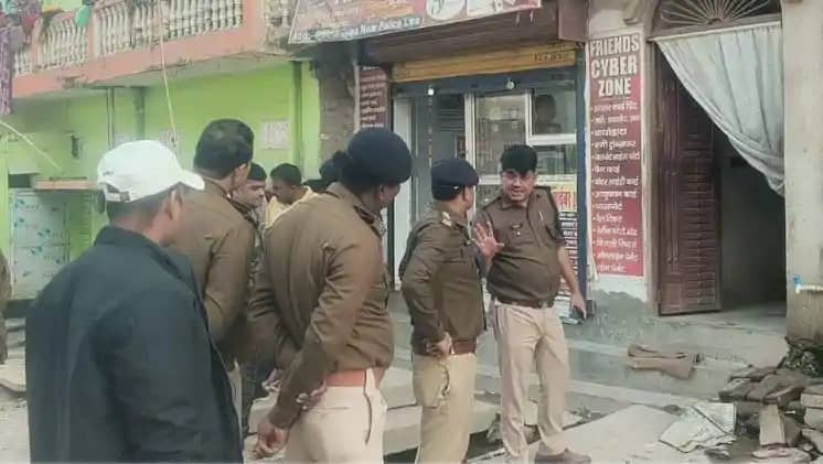 पुलिस लाइन के पास हत्या, जान बचाने के लिए अनजाने घर में घुसा पुलिस लाइन के पास हत्या, जान बचाने के लिए अनजाने घर में घुसा