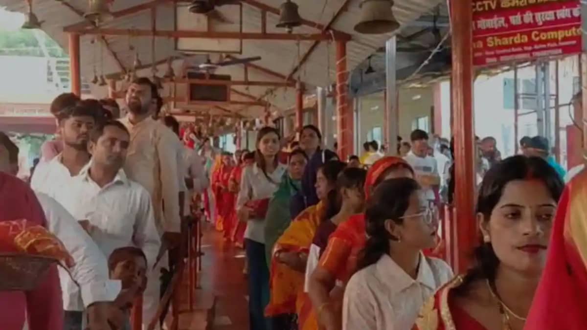 Navratri 2025: ताराचंडी धाम में महाअष्टमी पर उमड़ी श्रद्धा क Navratri 2025: ताराचंडी धाम में महाअष्टमी पर उमड़ी श्रद्धा क