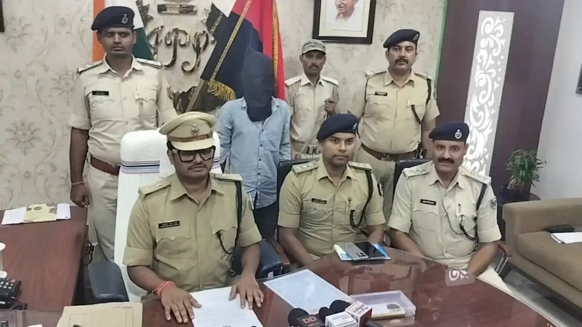 Bihar Crime - बिहार के मंत्री को धमकी देना पड़ा भारी, आरोपी Bihar Crime - बिहार के मंत्री को धमकी देना पड़ा भारी, आरोपी