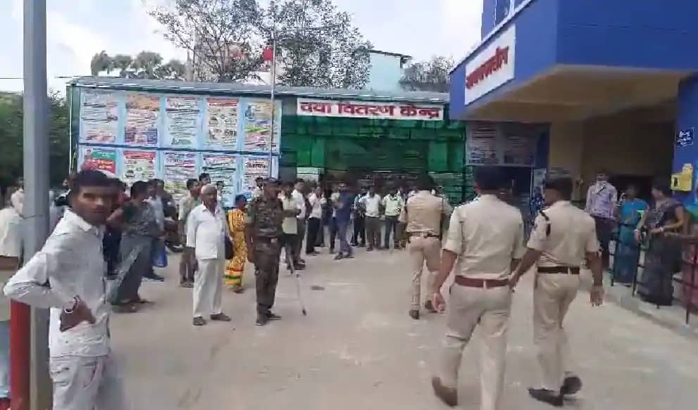 Bihar news - सदर अस्पताल में हंगामा: मरीज की मौत के बाद परिज Bihar news - सदर अस्पताल में हंगामा: मरीज की मौत के बाद परिज
