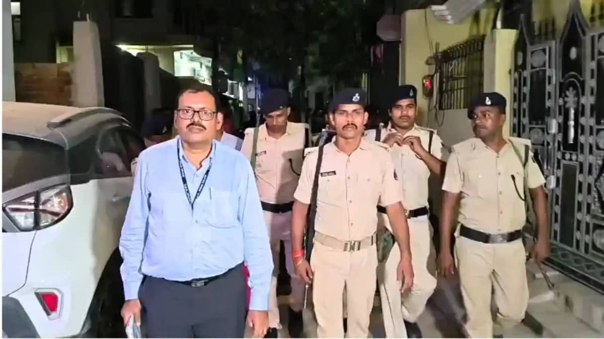 Bihar News : भोजपुर में अवर प्रवर्तन अधिकारी अमित कुमार गुप् Bihar News : भोजपुर में अवर प्रवर्तन अधिकारी अमित कुमार गुप्