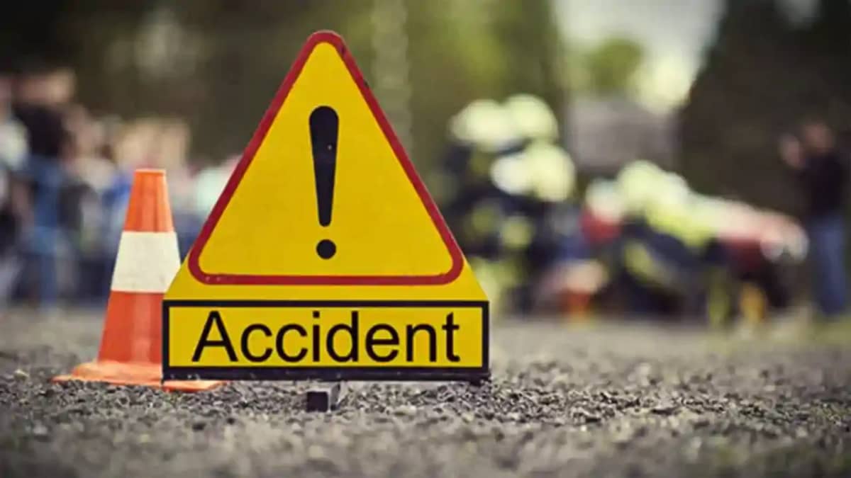 Bihar Road Accident : मुजफ्फरपुर में 'डायल 112' के नशेड़ी ड् Bihar Road Accident : मुजफ्फरपुर में 'डायल 112' के नशेड़ी ड्