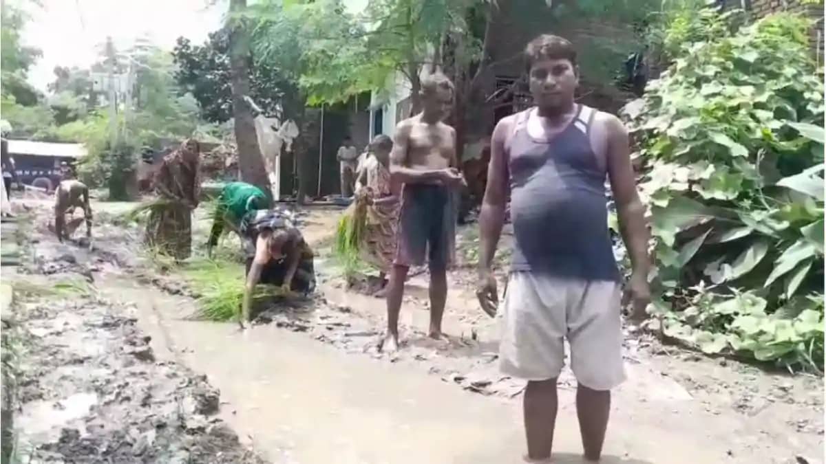 स्टेट हाईवे 69 से जुड़ने वाला मुख्य मार्ग गड्ढों में तब्दील, स्टेट हाईवे 69 से जुड़ने वाला मुख्य मार्ग गड्ढों में तब्दील,