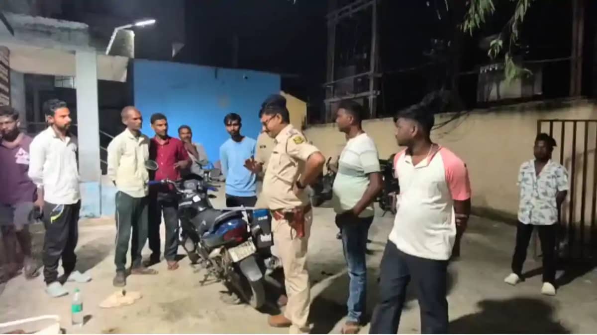 Bihar News : कटिहार में टूटा बिजली का जर्जर तार, करंट की चपे Bihar News : कटिहार में टूटा बिजली का जर्जर तार, करंट की चपे
