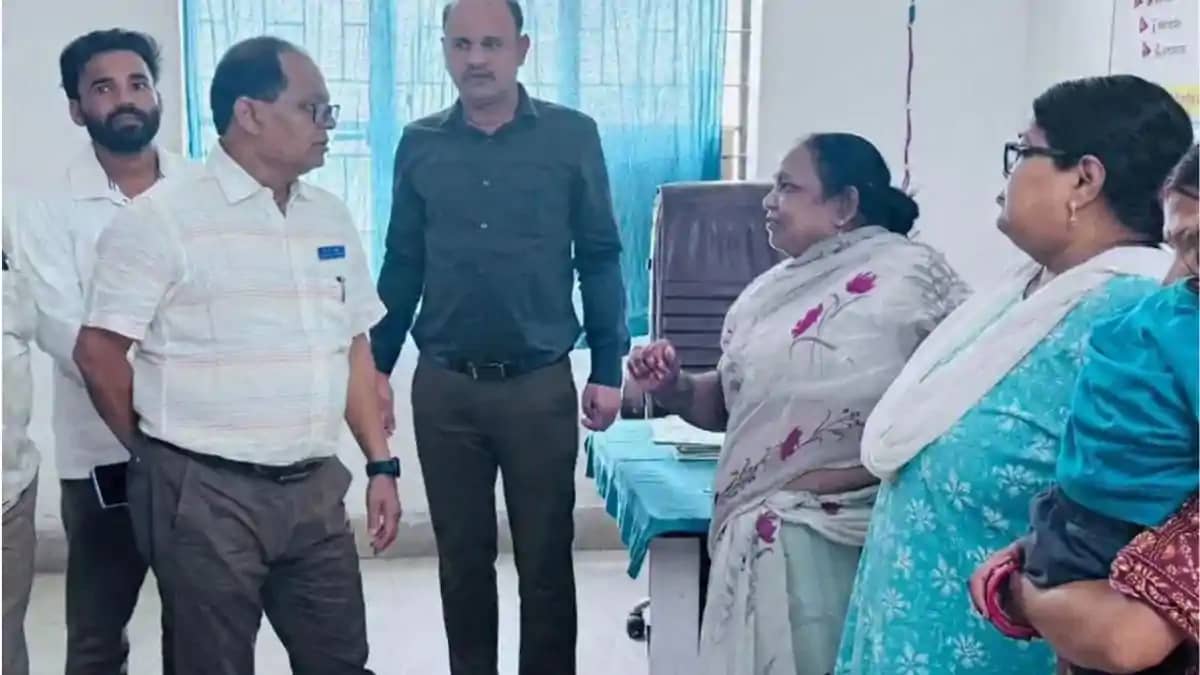 सिविल सर्जन ने स्वास्थ्य संस्थानों का किया औचक निरीक्षण, सेव सिविल सर्जन ने स्वास्थ्य संस्थानों का किया औचक निरीक्षण, सेव