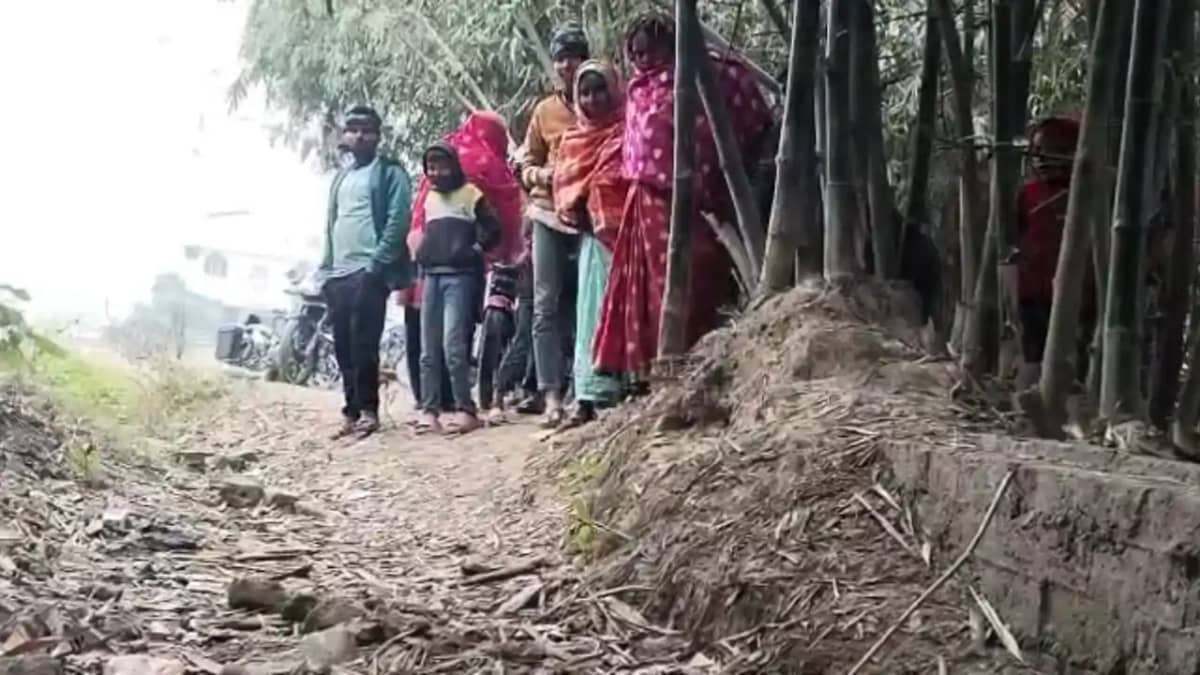 Bihar News : कटिहार में ममता शर्मसार, हाइवे किनारे प्लास्टिक Bihar News : कटिहार में ममता शर्मसार, हाइवे किनारे प्लास्टिक