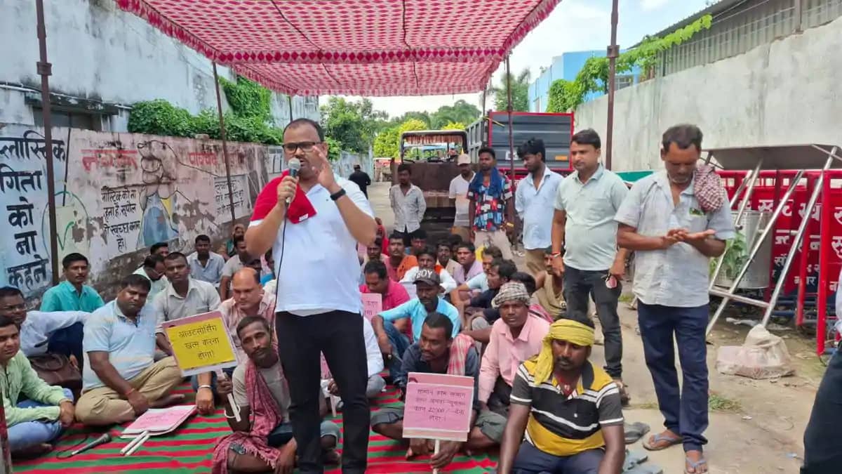 नगर निकाय कर्मियों की हड़ताल दूसरे दिन भी जारी: नगर परिषद मे नगर निकाय कर्मियों की हड़ताल दूसरे दिन भी जारी: नगर परिषद मे