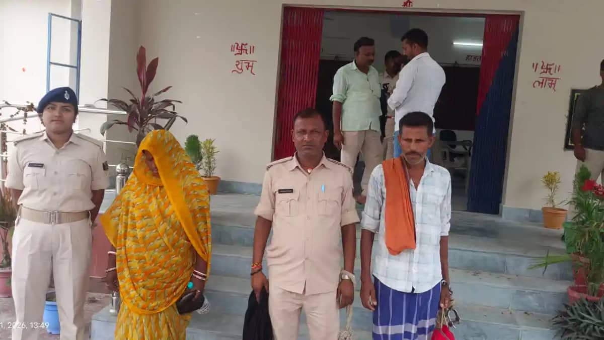 Bihar News : मुजफ्फरपुर पुलिस ने देशी शराब फैक्ट्री का किया Bihar News : मुजफ्फरपुर पुलिस ने देशी शराब फैक्ट्री का किया