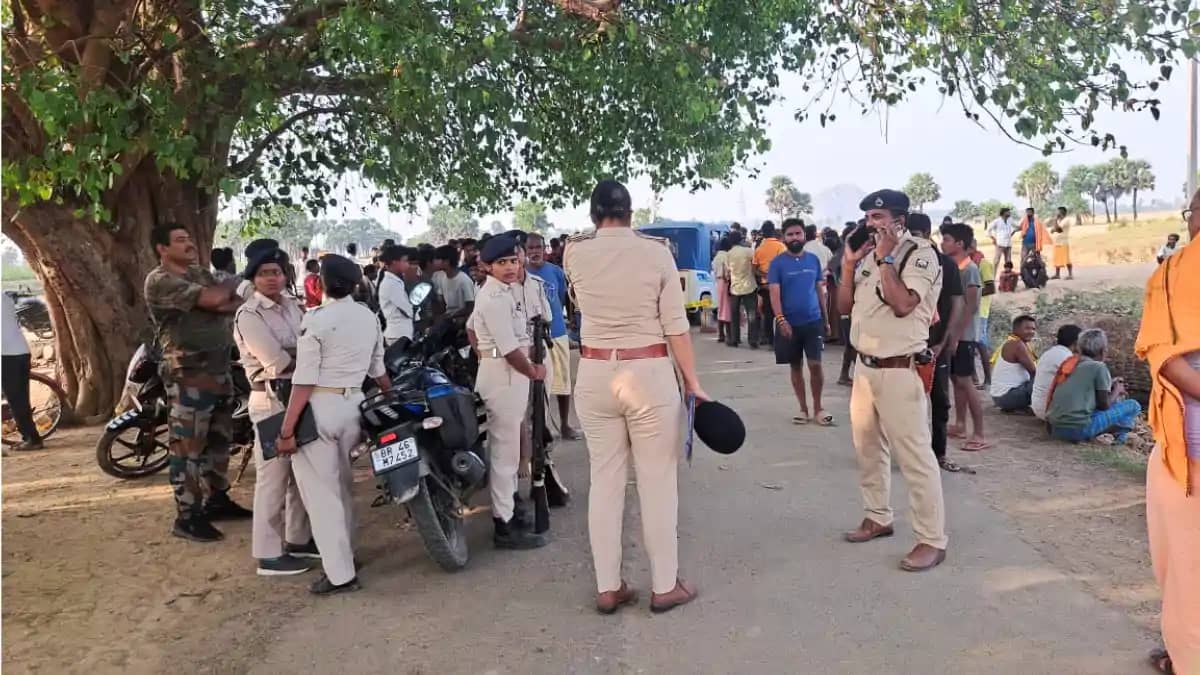 Bihar Crime : जमुई में बेख़ौफ़ बदमाशों का तांडव, सरेराह टोटो च Bihar Crime : जमुई में बेख़ौफ़ बदमाशों का तांडव, सरेराह टोटो च