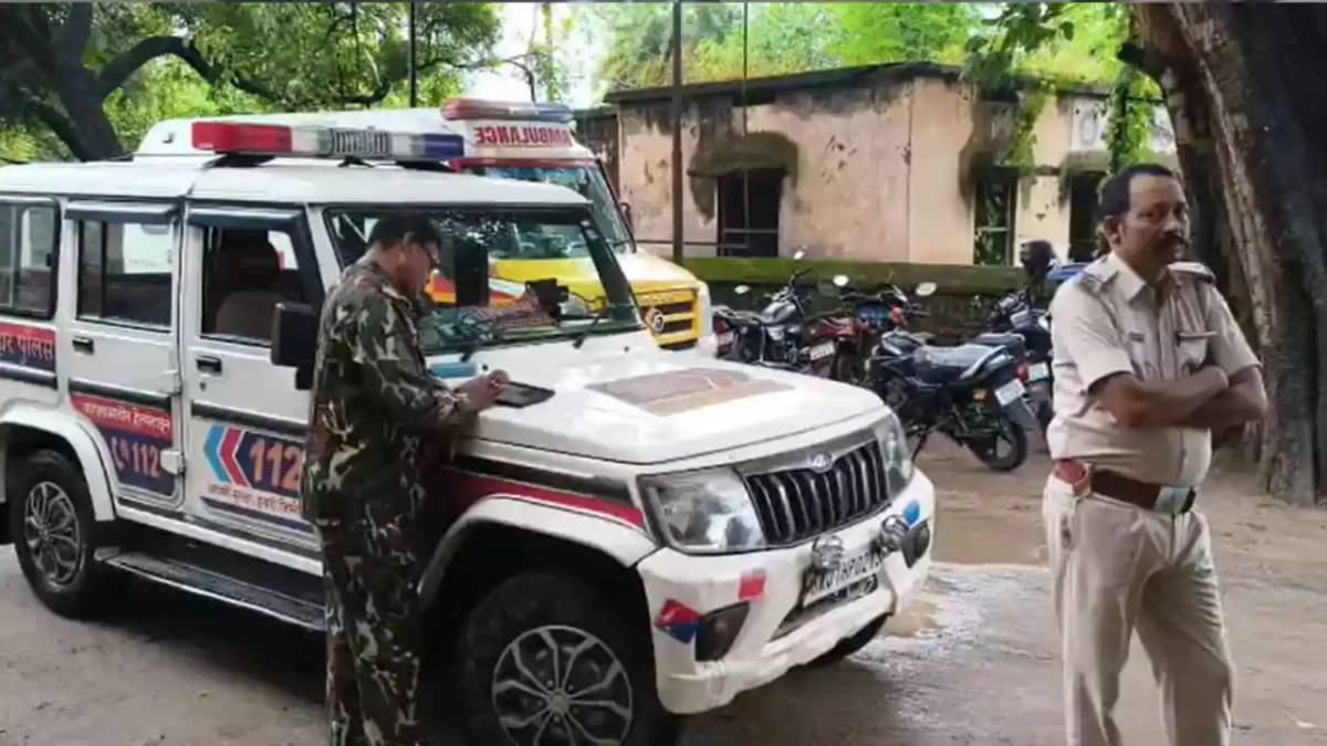 Bihar Road Accident: गया में दर्दनाक सड़क हादसा, स्कूल बस की Bihar Road Accident: गया में दर्दनाक सड़क हादसा, स्कूल बस की