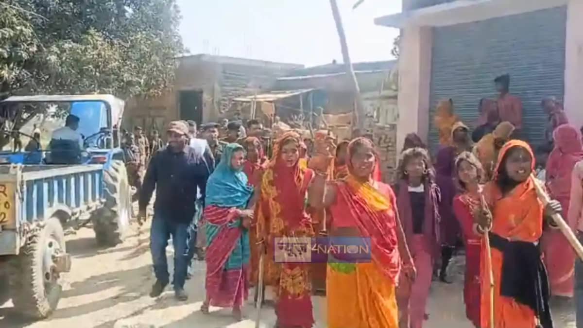 Bihar News : सहरसा में शराब कारोबारियों के खिलाफ महिलाओं का Bihar News : सहरसा में शराब कारोबारियों के खिलाफ महिलाओं का