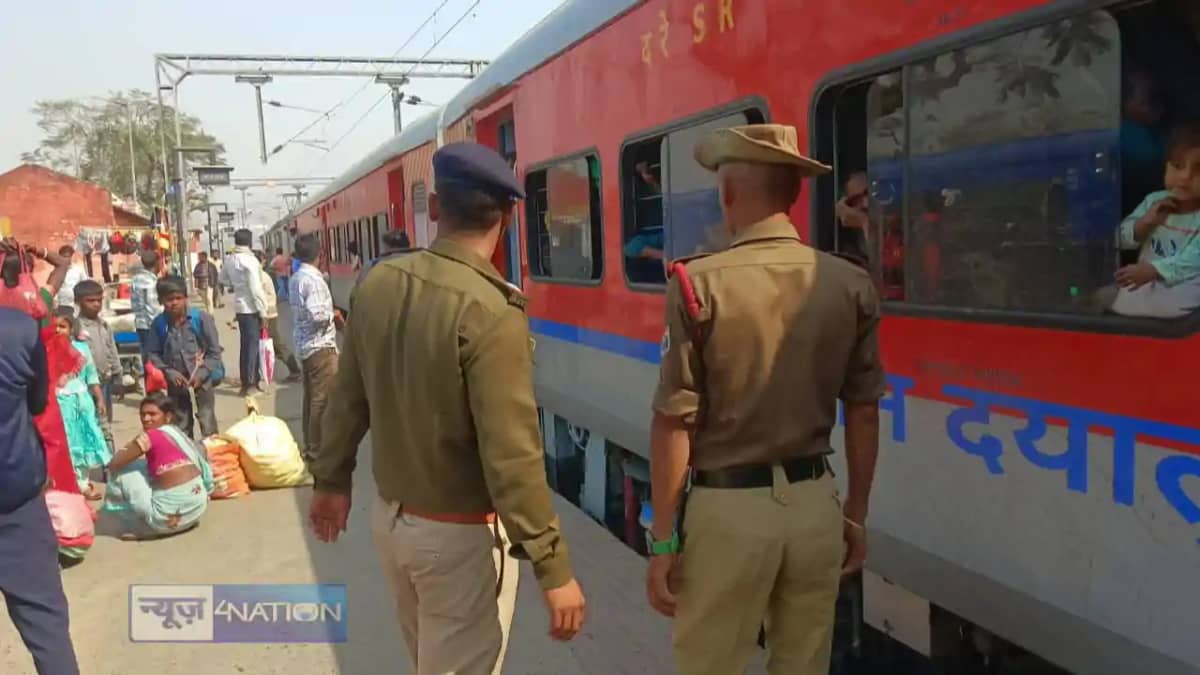 BIHAR NEWS - होली त्योहार को लेकर ट्रेनों में सघन चेकिंग अभि BIHAR NEWS - होली त्योहार को लेकर ट्रेनों में सघन चेकिंग अभि