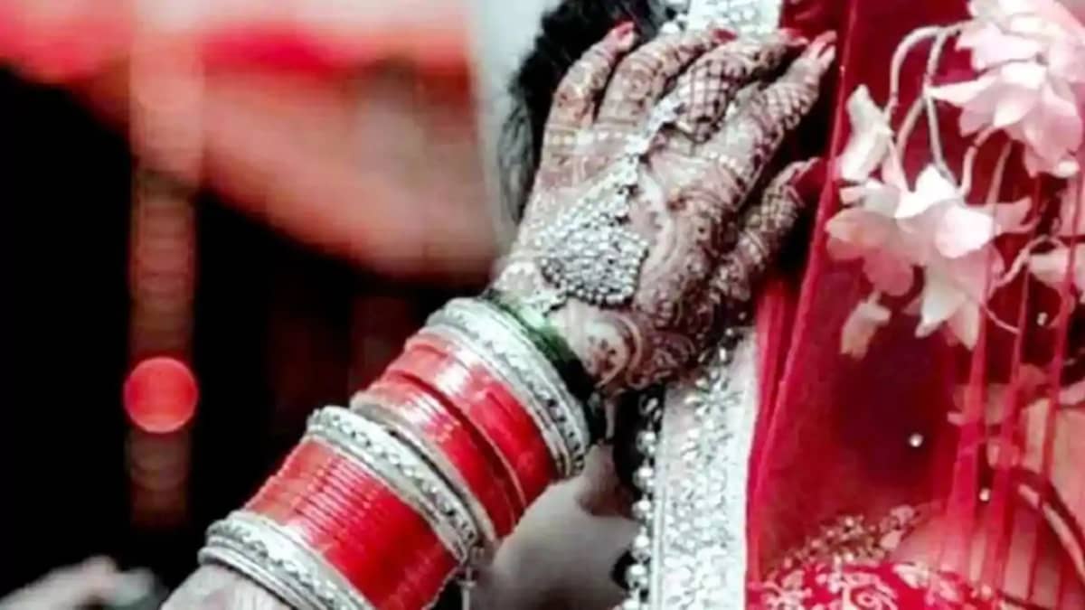 Bihar News: पत्नी से नाराज पति ने नौकरानी से की शादी, बीवी न Bihar News: पत्नी से नाराज पति ने नौकरानी से की शादी, बीवी न