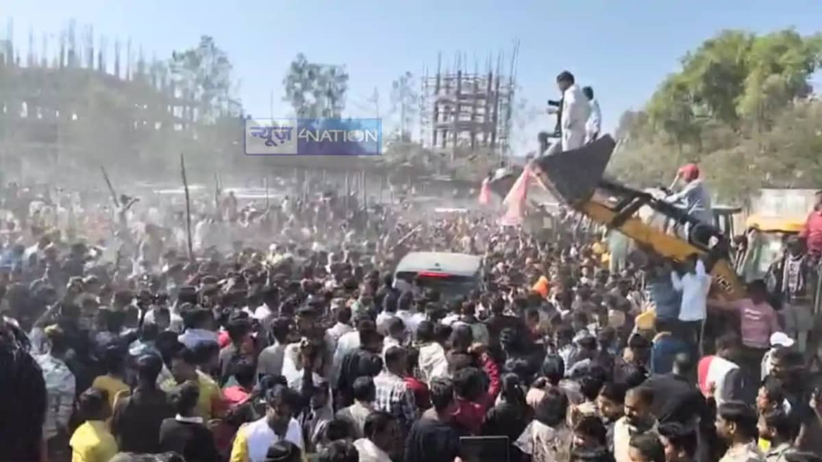 Bihar News : औरंगाबाद में पावर स्टार पवन सिंह पर की गयी फूलो Bihar News : औरंगाबाद में पावर स्टार पवन सिंह पर की गयी फूलो
